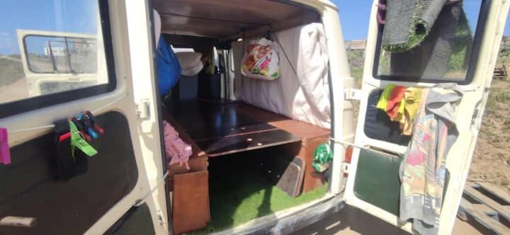 Canary For Drive, Near To Tfs Mercedes Mb130 Bateau-hôtel *